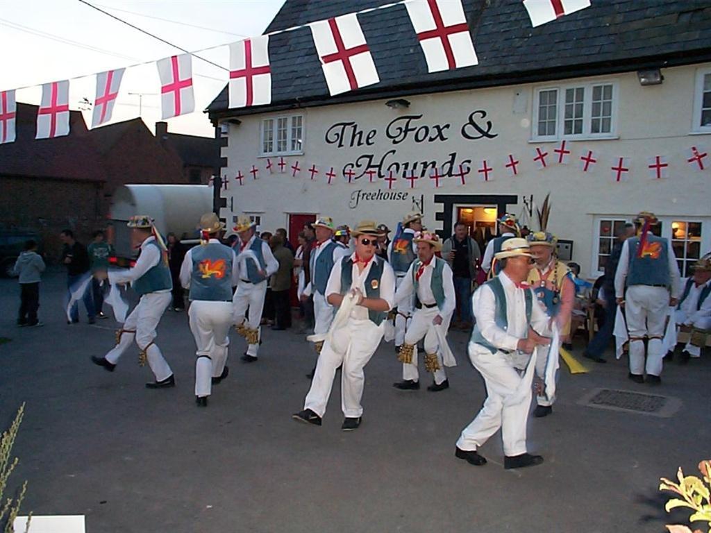 Hotel The Fox & Hounds Faringdon Exterior foto